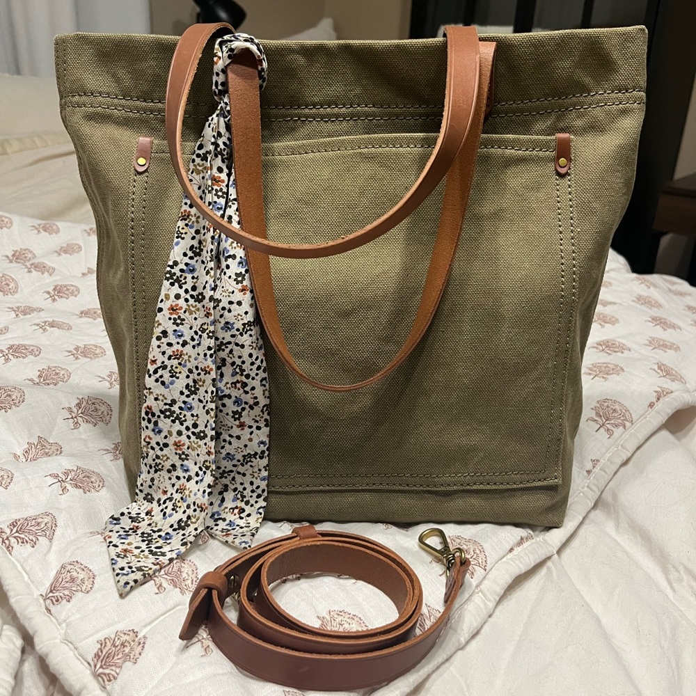 Final Markdown! NWT Madewell Medium Canvas Transport Tote